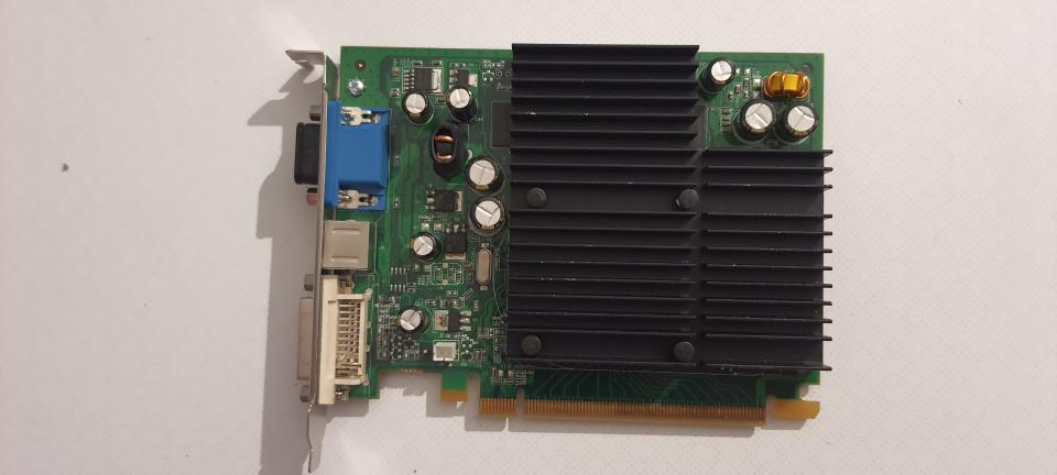 Graphics Card 7600GS 512MB DDR2 mit TV nVIDIA GEFORCE