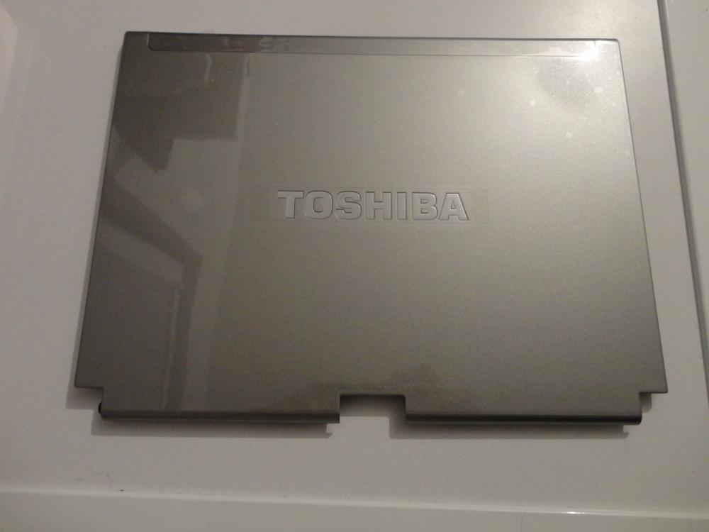Neu Cases Display Toshiba Portege M700